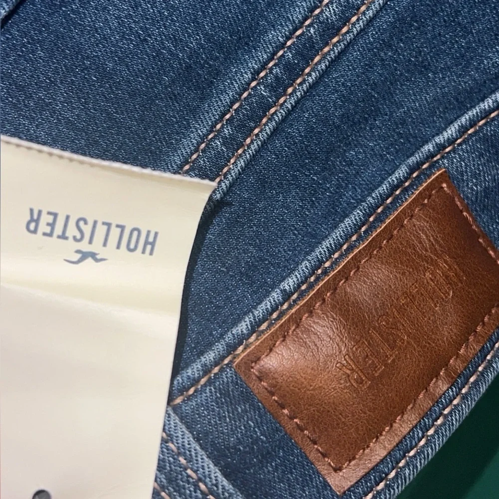 Hollister Women's Denim Jeans in Blue - Picture 2 of 3